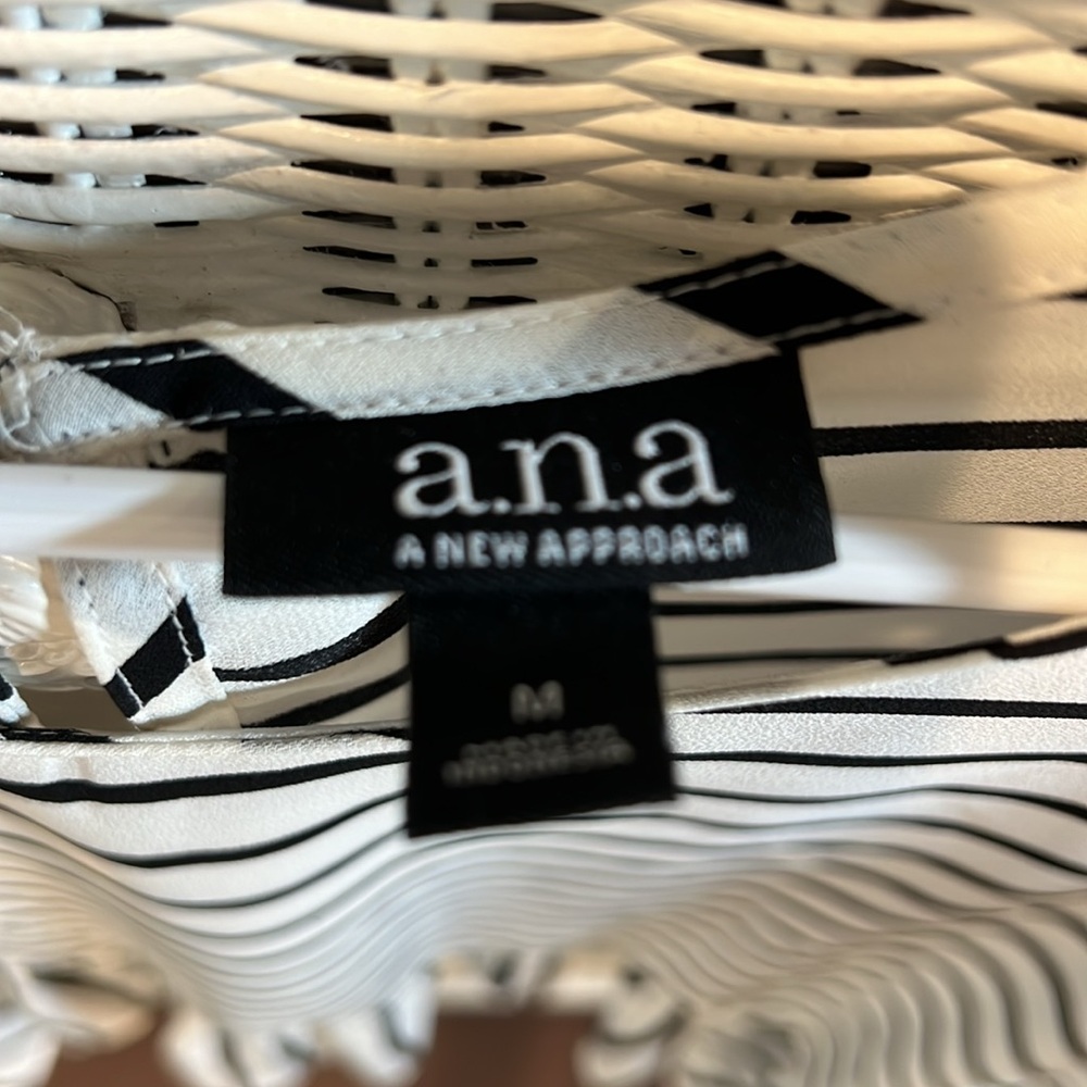 Women’s Dress Shirt - Picture 2 of 3
